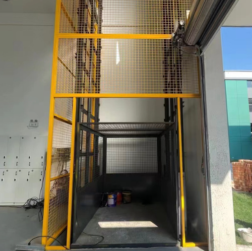 玉山导轨式升降机助力物流园破解运输难题