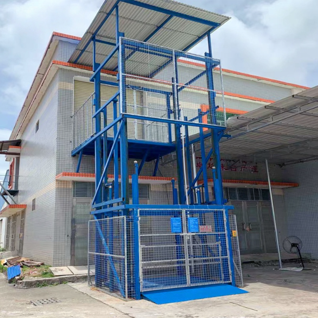 玉山建材厂室外升降货梯安装